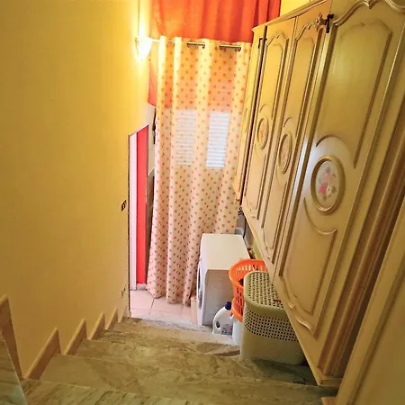 Casa Vacanza Enver A بيت للعطل توليي