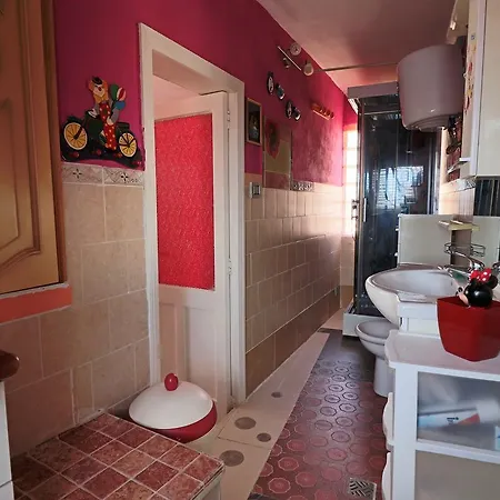 Casa Vacanza Enver A بيت للعطل *