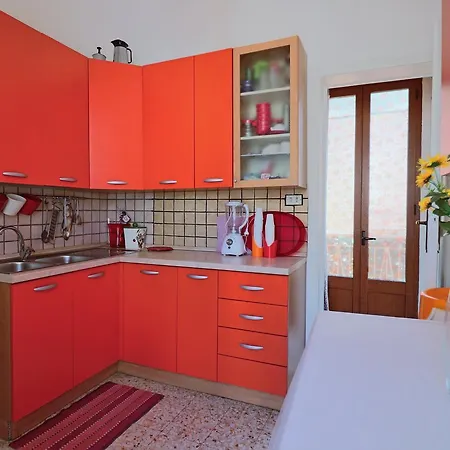 Casa Vacanza Enver A * توليي