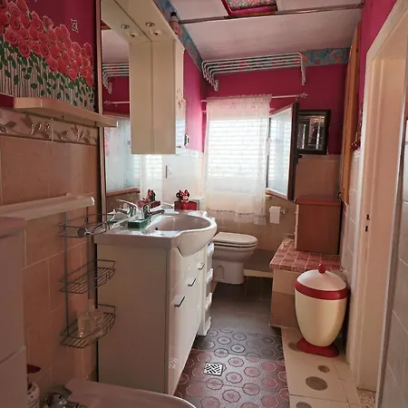 Casa Vacanza Enver A بيت للعطل توليي